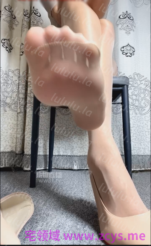 玩物直播颜艺很sss-260518 红绿灯肉丝裸足大脚榨精【1V】【497MB百度云】 预览图 4