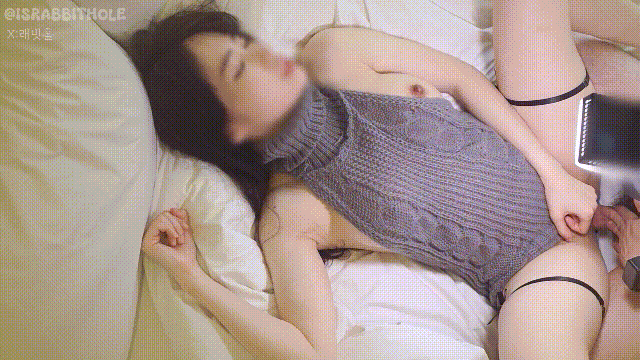 首次流出 韓國極品情侶【@israbbithole】度假酒店讓極品女友❤️換上處女殺手連衣裙 各種啪啪 1020.1MB 预览图 11