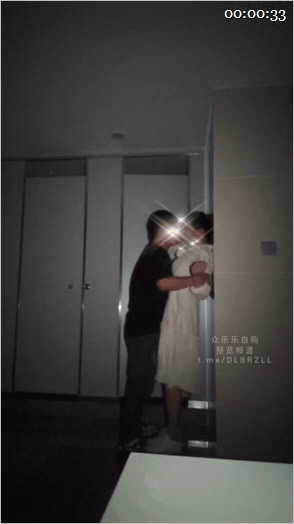 中年男之夢夜！「夢想鲨」巨乳紋身熟女母狗；别墅陽台做愛，深夜公廁中出，來自女領導的加班慰問(4V) 1.13GB 预览图 3