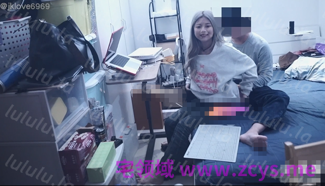 专约极品嫩妹，【jklove6969】，小黄毛辣肤色，屁股撅得高高的，在我胯下疯狂输出，真想每天骑她