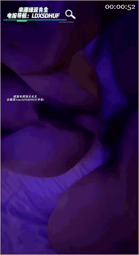 【私密群組】「總華探長的小狗」群内群友分享，與22年前女友的開房視頻。肏到露臉反差至極母狗抱着自己的雙腳顫抖，一直慘叫爸爸 239.4MB 预览图 2