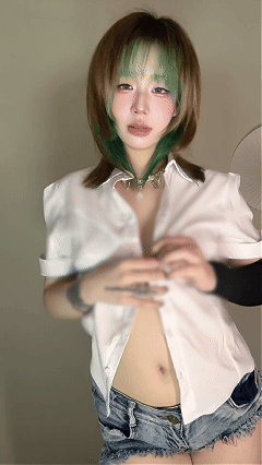 推特精神小妹 白龙 SVIP福利裸舞自慰 顶级嫩妹 疯狂后入啪【66V28P】【1.85G】 预览图 18
