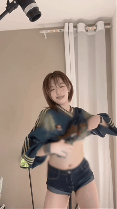 推特精神小妹 白龙 SVIP福利裸舞自慰 顶级嫩妹 疯狂后入啪【66V28P】【1.85G】 预览图 4