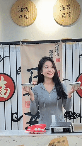 ❤️❤️抖音饭店老板娘人妻【釜悦轩砂锅羊肉串主理人】揉捏超大巨乳豪乳＋骚穴摩擦桌角自慰无水印【6V】【121M】 预览图 4