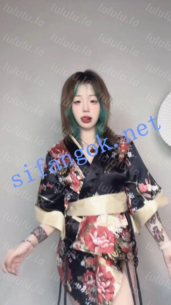 推特精神小妹 白龙 SVIP福利裸舞自慰 顶级嫩妹 疯狂后入啪【66V28P】【1.85G】