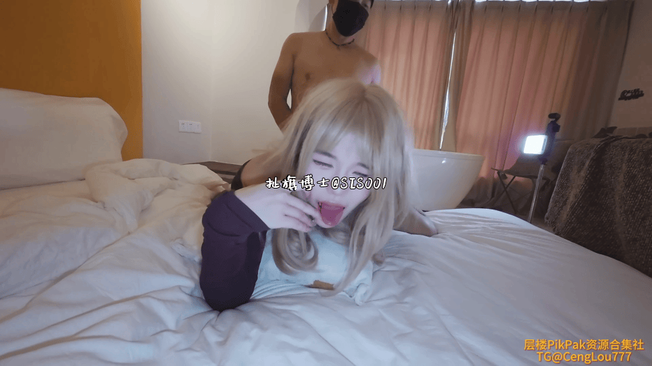 推特色魔流氓攝影師「口巾SANG」《胸部戴着小蝴蝶的露臉女大》乳頭上挂着金屬小蝴蝶，被肏的時候好像飛起來了一樣 696.7MB 预览图 3