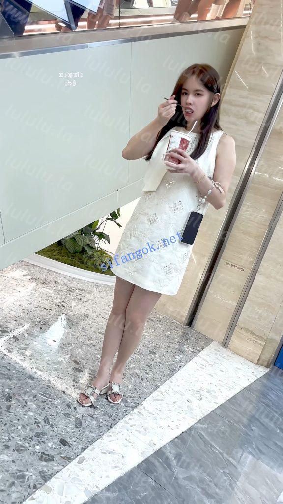 【KFC】年轻少妇周末逛街·连续两天偶遇·粉色细线露屁股骚内 预览图 4
