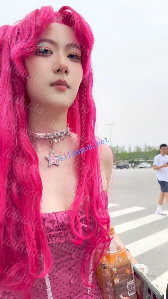 【KFC】学生妹和闺蜜换鞋穿·短裙翘屁股狂露白丝袜脚透明内 预览图 19