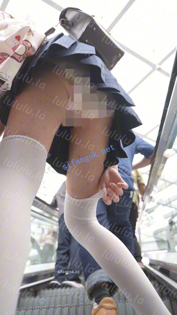 (BC-AA-689)制服jk小姐姐扶梯上弯腰拽过膝袜..无痕粉内上楼… 预览图 2