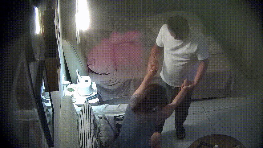 大學城 6-27 熟婦被男人脫光衣服拉上床 别看歲數不小 但逼看着還是白嫩 應該是老公用得少才出來偷情 1.63GB 预览图 1