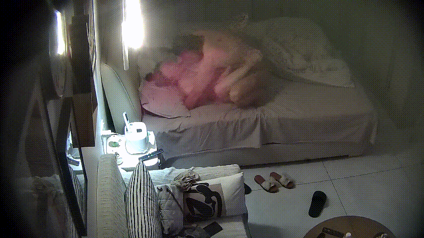 大學城 6-27 熟婦被男人脫光衣服拉上床 别看歲數不小 但逼看着還是白嫩 應該是老公用得少才出來偷情 1.63GB 预览图 5