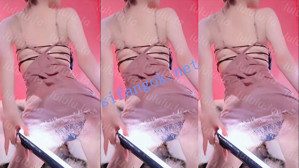 【来秀】尤物尤洛子 网红脸粉嫩主播 半裸漏奶骚舞定制【2V】【415M】 预览图 10