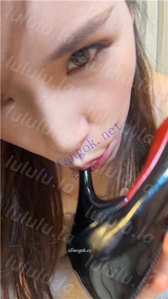 易直播人气主播 珠一 ① 定制福利自慰骚叫、1v1长时合集一【15V】【4.03G】 预览图 13