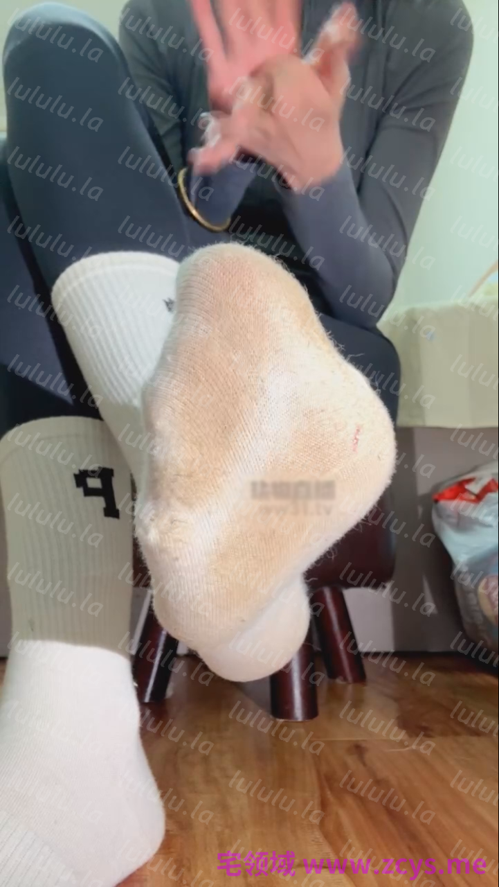 玩物直播观音大人-260528 瑜伽裤脏白袜臀寸训练【1V】【362MB百度云】 预览图 1