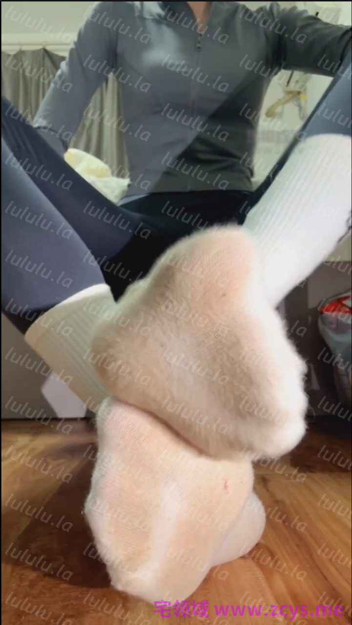 玩物直播观音大人-260528 瑜伽裤脏白袜臀寸训练【1V】【362MB百度云】 预览图 2