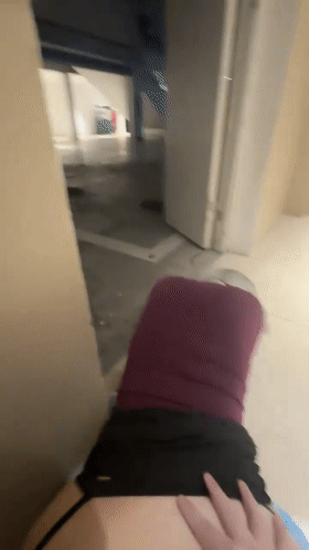 成都小可愛【小月】在大街上露出，直接做愛，好吓人好恐怖，好怕有人正臉看到我高潮的表情，好緊張 40.8MB 预览图 2