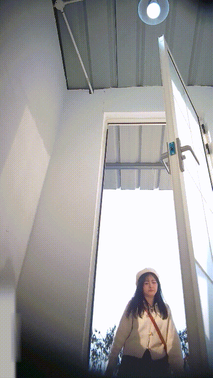 美女如雲街邊女公廁真實偷拍多位小姐姐方便還有換衣的，同步露臉 1.82GB 预览图 3