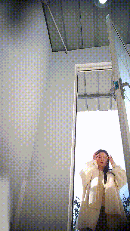 美女如雲街邊女公廁真實偷拍多位小姐姐方便還有換衣的，同步露臉 1.82GB 预览图 2