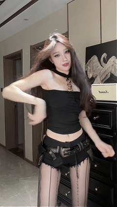 抖音200万粉顶级美女 唐十七 小内裤骚舞福利 微密丝滑原版【60V】【566M】 预览图 14