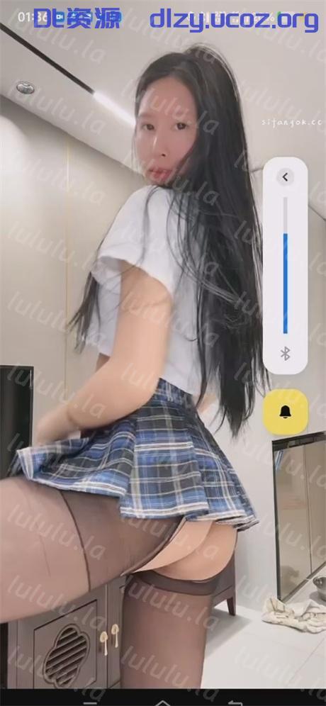 顔值少婦【甜栗甜】騷逼主播,雙視角露逼,付費紳士視角看逼,裸舞誘惑,聽指揮摳逼自慰流白漿,奶挺逼粉2V 594.1MB 预览图 9