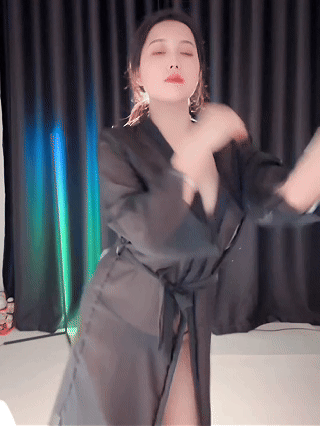 快手超骚主播 美娘777 高价定制裸舞脸穴同框 顶B抖奶起飞【3V】【1.22G】 预览图 3