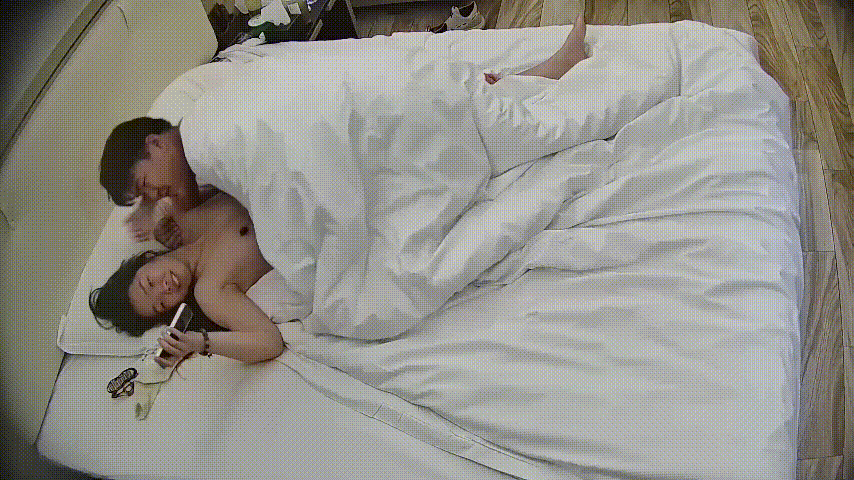 民宿酒店 7-6 小少婦把男人吊成翹嘴才給操 其實自己也想了 動作上積極得很 逼毛好多啊 自己挺腰姿勢真帥 643.7MB 预览图 2