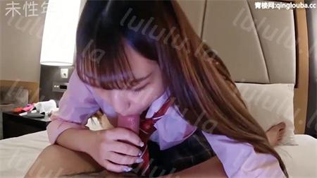 超可爱的甜美白瘦幼18岁萝莉JK制服初恋般的感觉，长相声音好甜美，被大叔狠狠内射[1v/481M] 预览图 5