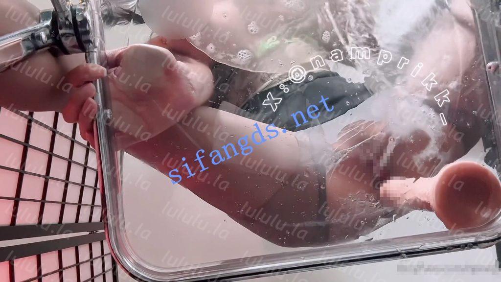 ⭐【推特 namprikk 】Npxvip 泰国巨乳肥臀 道具自慰插肛喷水【1V】【747M】 预览图 15