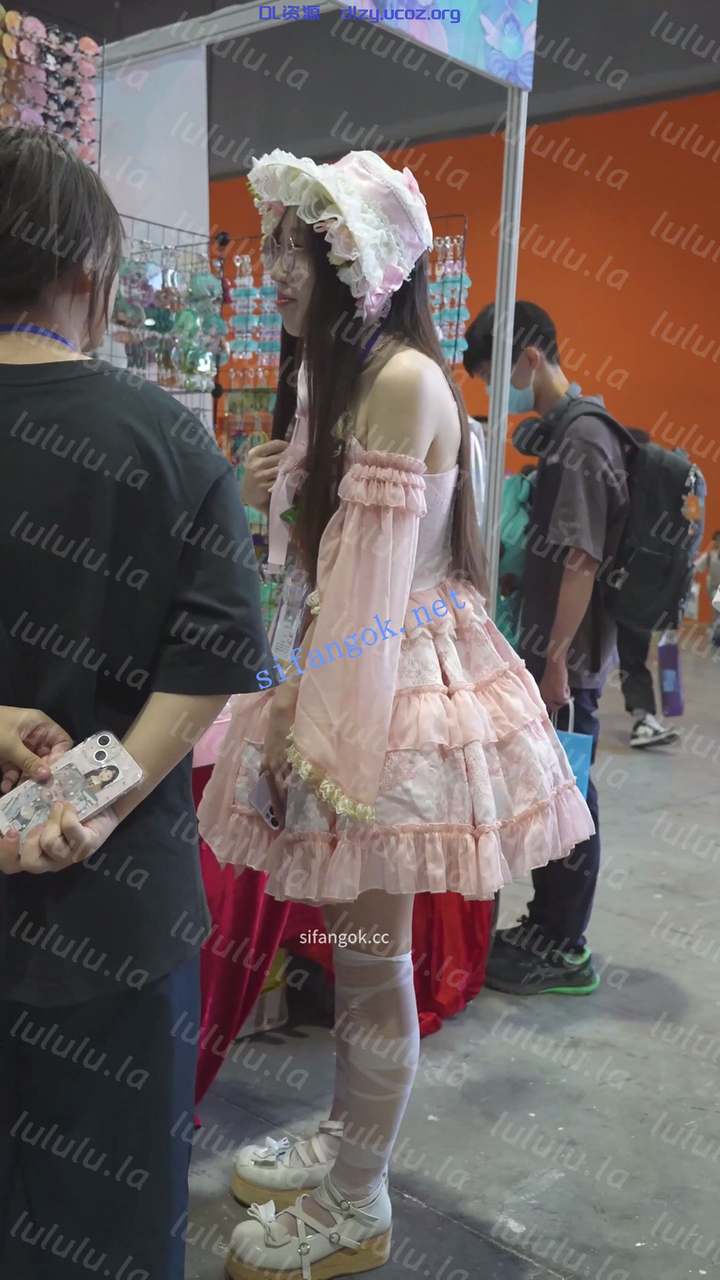 (BC-AA-696)兩次抄底喜歡穿lo裙的看闆娘..粉内+窄内露毛 669MB 预览图 1