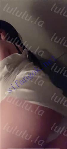 快手 猫猫 70万粉 巨乳蜜桃臀自慰发骚勾引呻吟1V1 超美【9V】【414M】 预览图 15