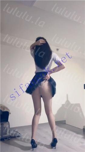 快手 猫猫 70万粉 巨乳蜜桃臀自慰发骚勾引呻吟1V1 超美【9V】【414M】 预览图 11