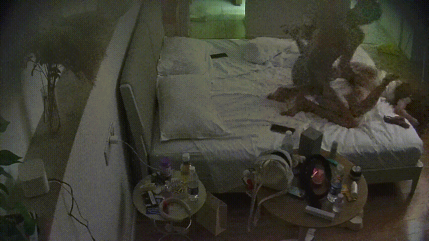 公寓酒店 7-12 人形小鋼炮 各種姿勢都可以操進去 床上床下都是戰場 第一炮打完換上黑絲繼續下一炮 1.41GB 预览图 3