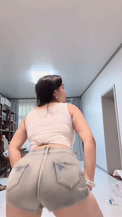 快手超骚主播 美娘777 高价定制-二 裸舞脸穴同框顶B抖奶喷水【6V】【1.7G】 预览图 10