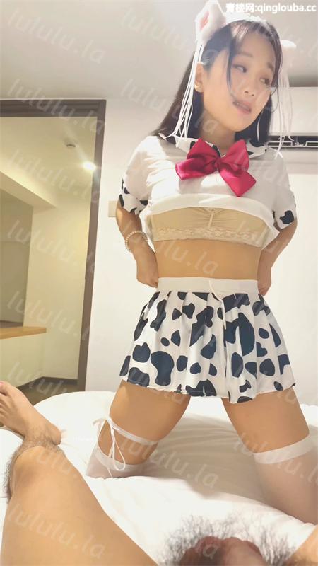 鱼哥-天然波霸奶牛装露脸美少女啪啪上位摇摇车 [1v/1.9G]