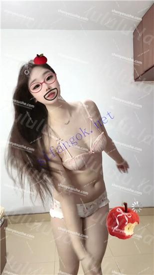 【快手福利】甜美嫩妹【小鱼】脸穴同框掰穴露脸裸舞新定【3V】【541M】 预览图 10