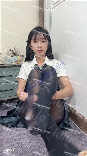 【来乐】超骚主播 吃口桃桃 无内丝袜自慰足交大尺福利合集【42V】【6.64G】 预览图 13