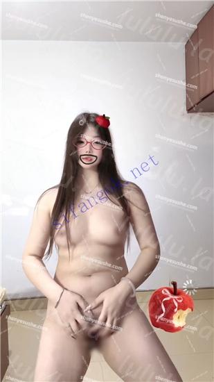 【快手福利】甜美嫩妹【小鱼】脸穴同框掰穴露脸裸舞新定【3V】【541M】 预览图 2