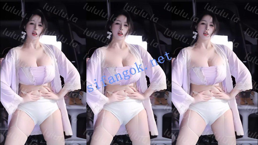 【虎牙】小酒窝翁馨 7月全新抹胸上场 一对豪乳绝逼晃晕你【7V】【1.01G】 预览图 4