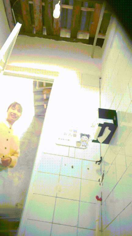市場外公共女廁真實偷拍多位少女少婦方便，近景特寫，同步露臉 2.42GB 预览图 10