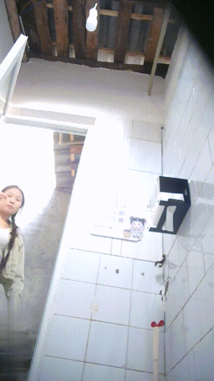 市場外公共女廁真實偷拍多位少女少婦方便，近景特寫，同步露臉 2.42GB 预览图 8