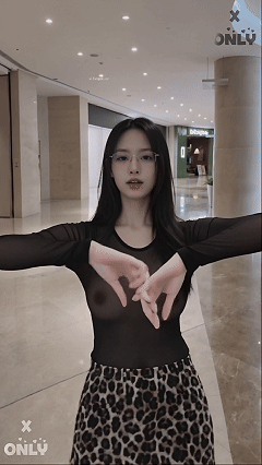 推特变装裸舞女王 咚小姐 7月新番裸舞卡点 AI脸动感摆摆摇【14V】【6.73G】 预览图 9