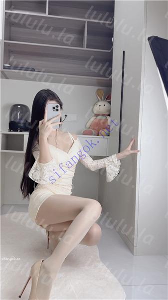 抖音 玉玉欧尼 大长腿美腿 丝袜美乳露点勾引掰B特写 新福利【5V】【1.53G】 预览图 16