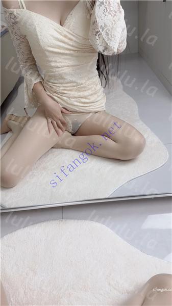 抖音 玉玉欧尼 大长腿美腿 丝袜美乳露点勾引掰B特写 新福利【5V】【1.53G】 预览图 20