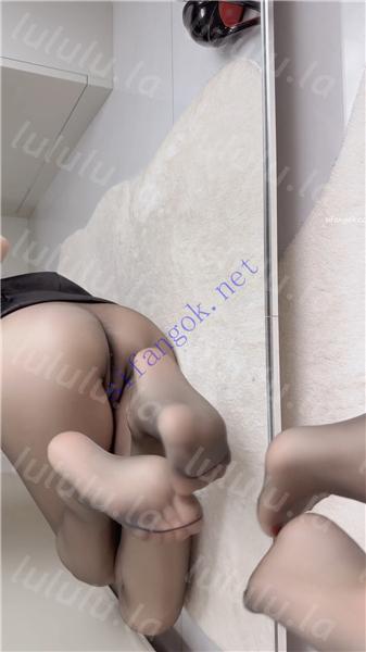 抖音 玉玉欧尼 大长腿美腿 丝袜美乳露点勾引掰B特写 新福利【5V】【1.53G】 预览图 5