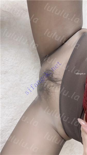 抖音 玉玉欧尼 大长腿美腿 丝袜美乳露点勾引掰B特写 新福利【5V】【1.53G】 预览图 23