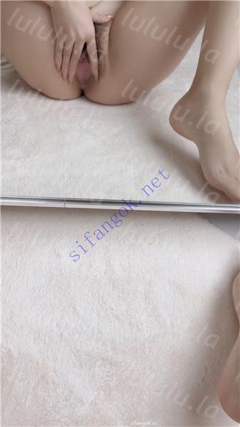 抖音 玉玉欧尼 大长腿美腿 丝袜美乳露点勾引掰B特写 新福利【5V】【1.53G】 预览图 2