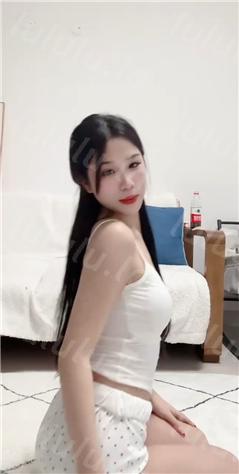 抖音 21岁女大学生 原来是鸽子 掰穴裸舞道具自插超大尺福利【34V】【2.08G】 预览图 10