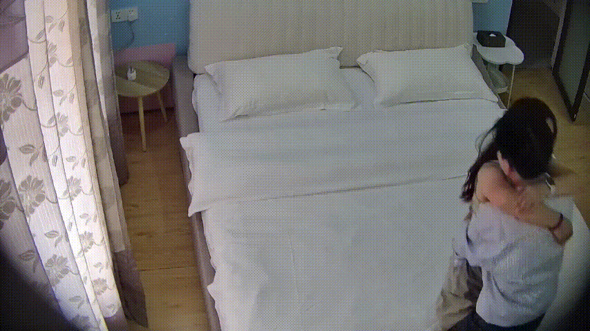 民宿酒店 7-22 男人約情人出來啪一下 進來就纏綿在一起 邊親邊脫邊扣逼 衣服沒脫完就操上了 一波内射 1.15GB