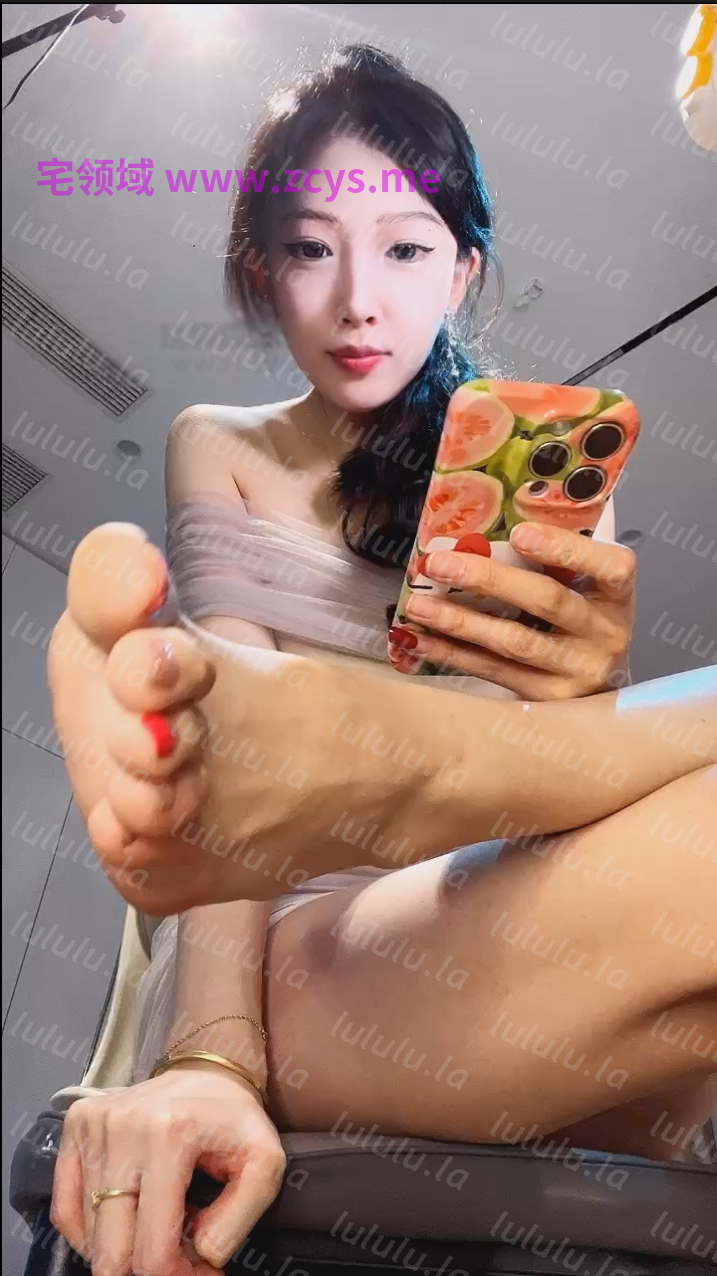 玩物直播佳佳-260622 口水裸足美臀诱惑【1V】【648MB百度云】 预览图 3