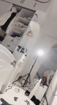 【花椒绝版颜值精选25.8月合集】各大网红美女走光 擦边整活 预览图 9